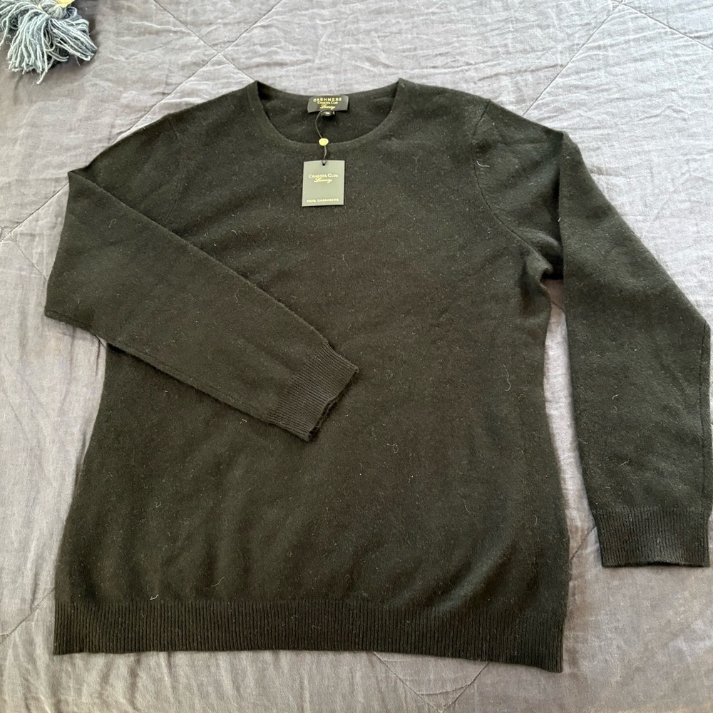 Charter Club women’s Cashmere Sweater - black. NWT